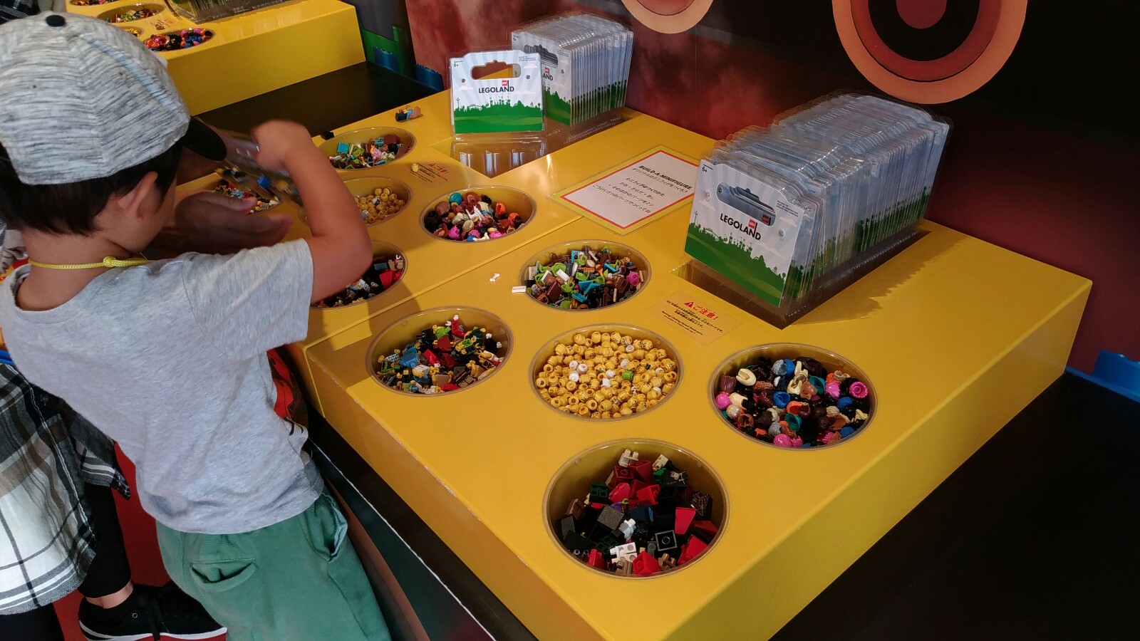 ミニフィギュアマーケットの店内