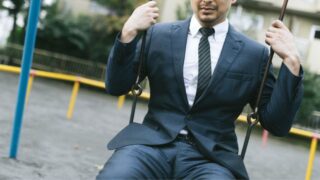 お金のために管理監督者になる？ 40代で平社員だと年収は下がっていく